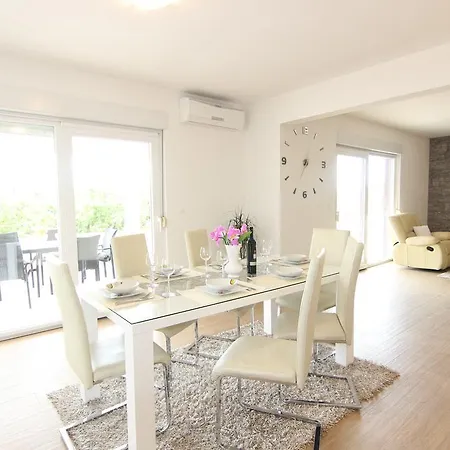 Holiday Tavern Benkovac
